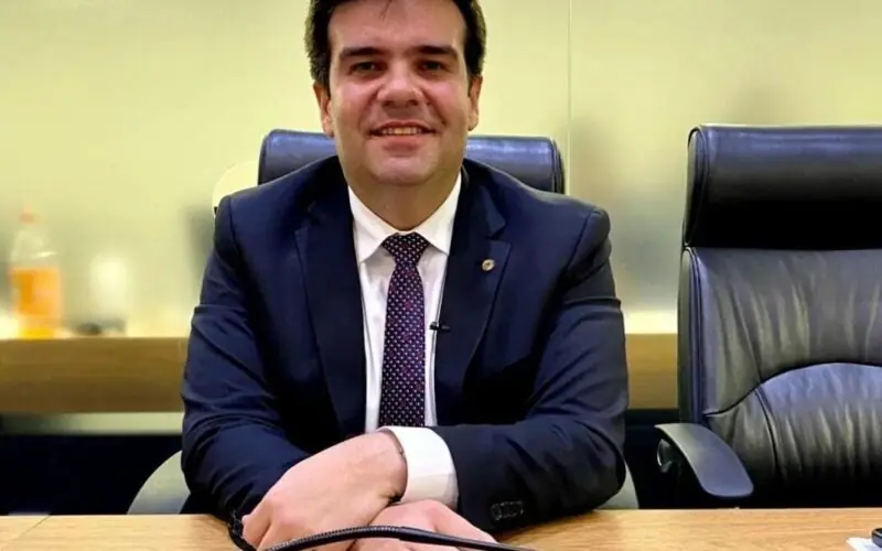 Reeleito com mais de 52 mil votos, Eduardo Carneiro revela desejo de disputar presidência da ALPB