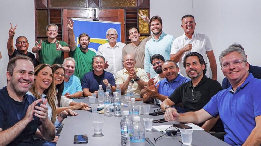 Efraim reúne Cabo Gilberto, Nilvan e Bruno e mira 1 milhão de votos para Flávio na Paraíba