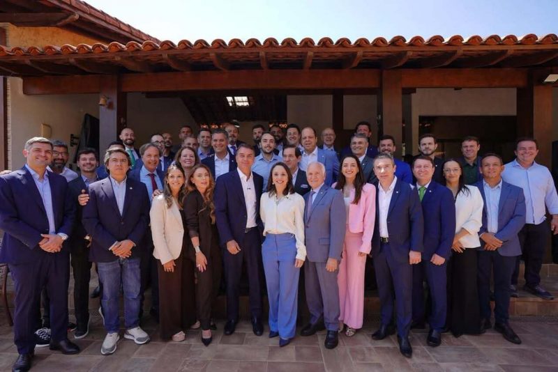 Romero segue Podemos e anuncia apoio a Flávio Bolsonaro