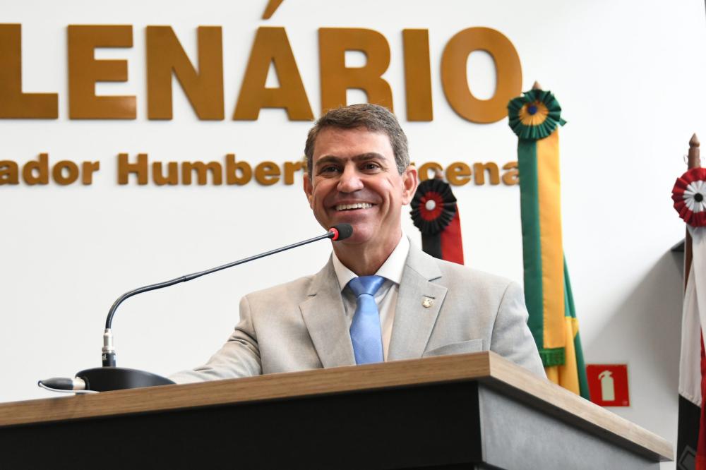 Relator e ministro votam contra candidatura de Dinho; Toffoli pede vista