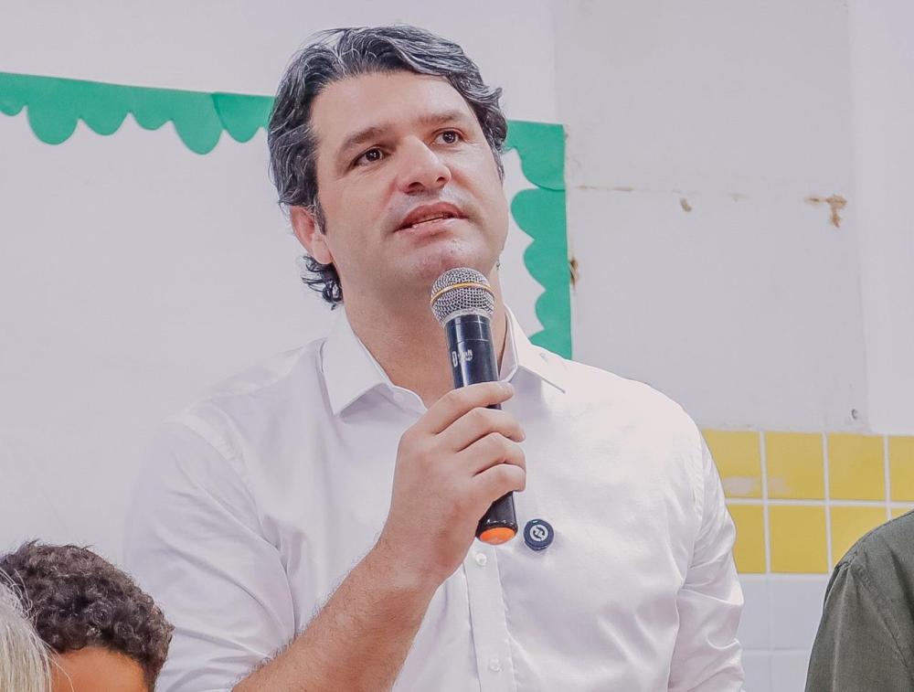 Leo Bezerra manda recado a possíveis adversários e adia debate sobre reeleição em JP: “Podem colocar o nome, eu quero é trabalhar”