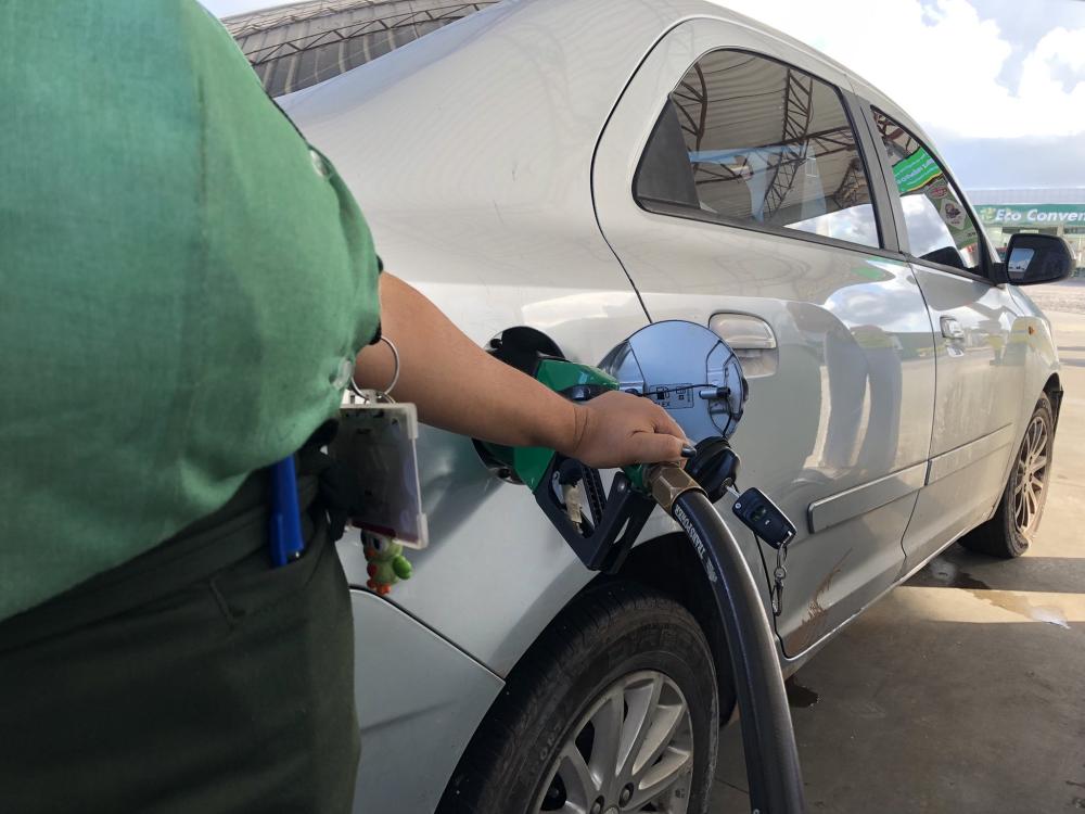 Impostos da gasolina são zerados e subsídios a combustíveis, ampliados