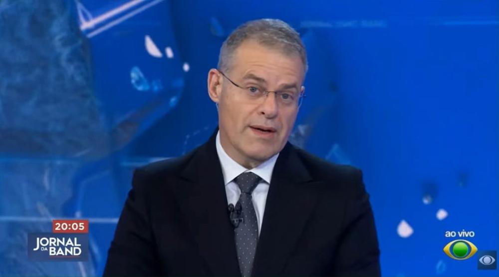 VÍDEO | “Medo? Insegurança?”: âncora da Band questiona ausência de Flávio Bolsonaro em debate com Lula