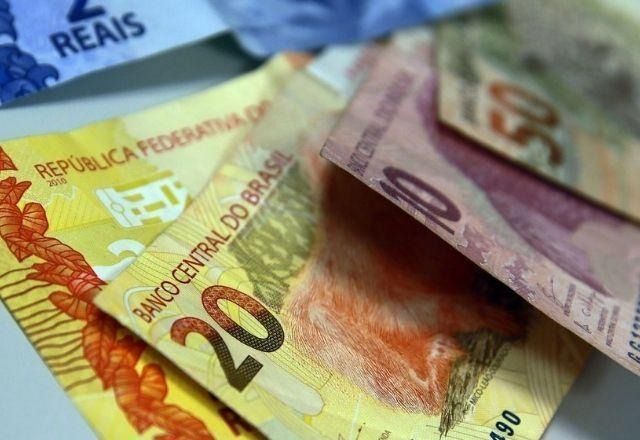 Governo da Paraíba antecipa salários e altera folga do Dia do Servidor