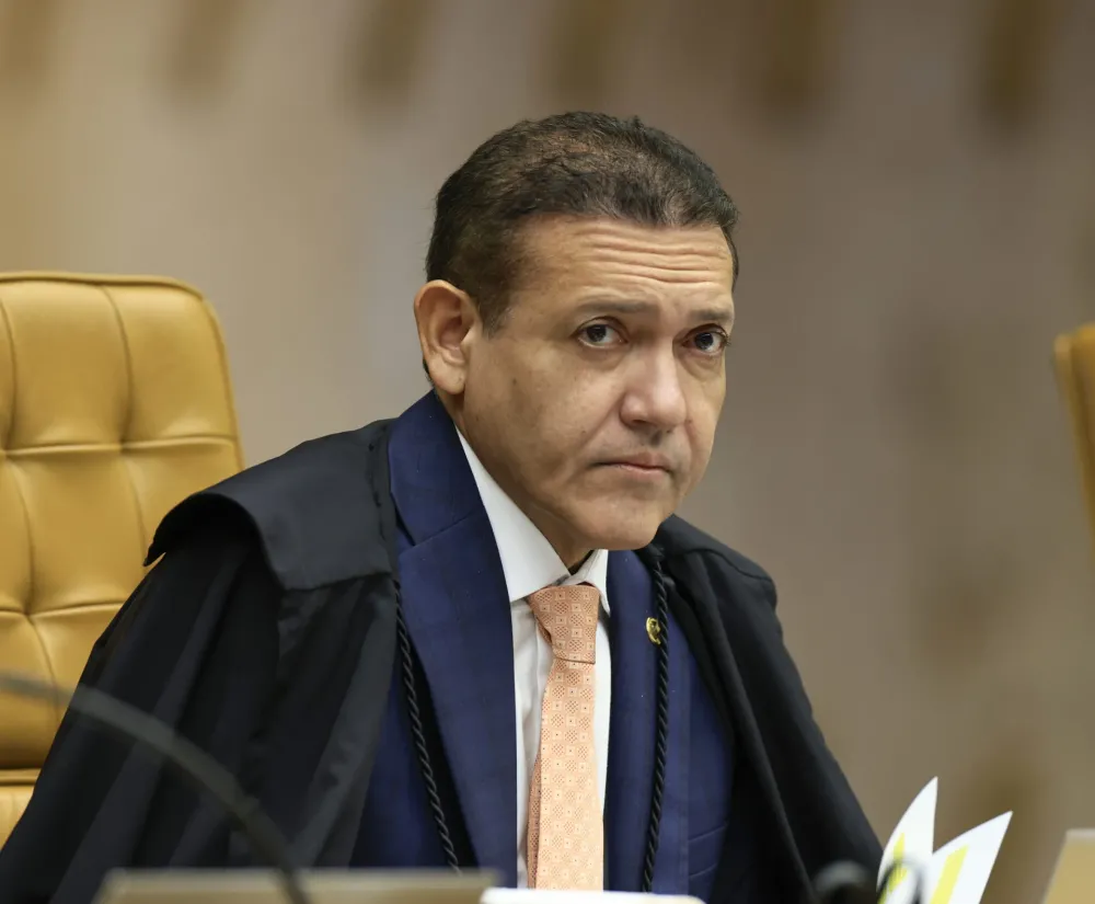 Nunes Marques dá prazo à PGR sobre revisão criminal de Bolsonaro